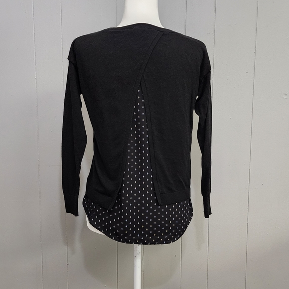 LOFT Tops - 4/25$ Loft Anna Taylor Long Sleeve Split Back Fabric Blouse 👚